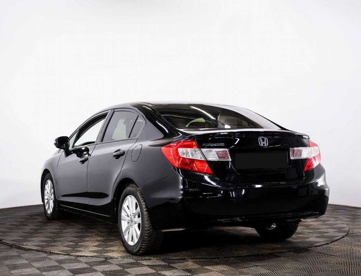 Honda Civic 2012 года с пробегом. Фото: #3