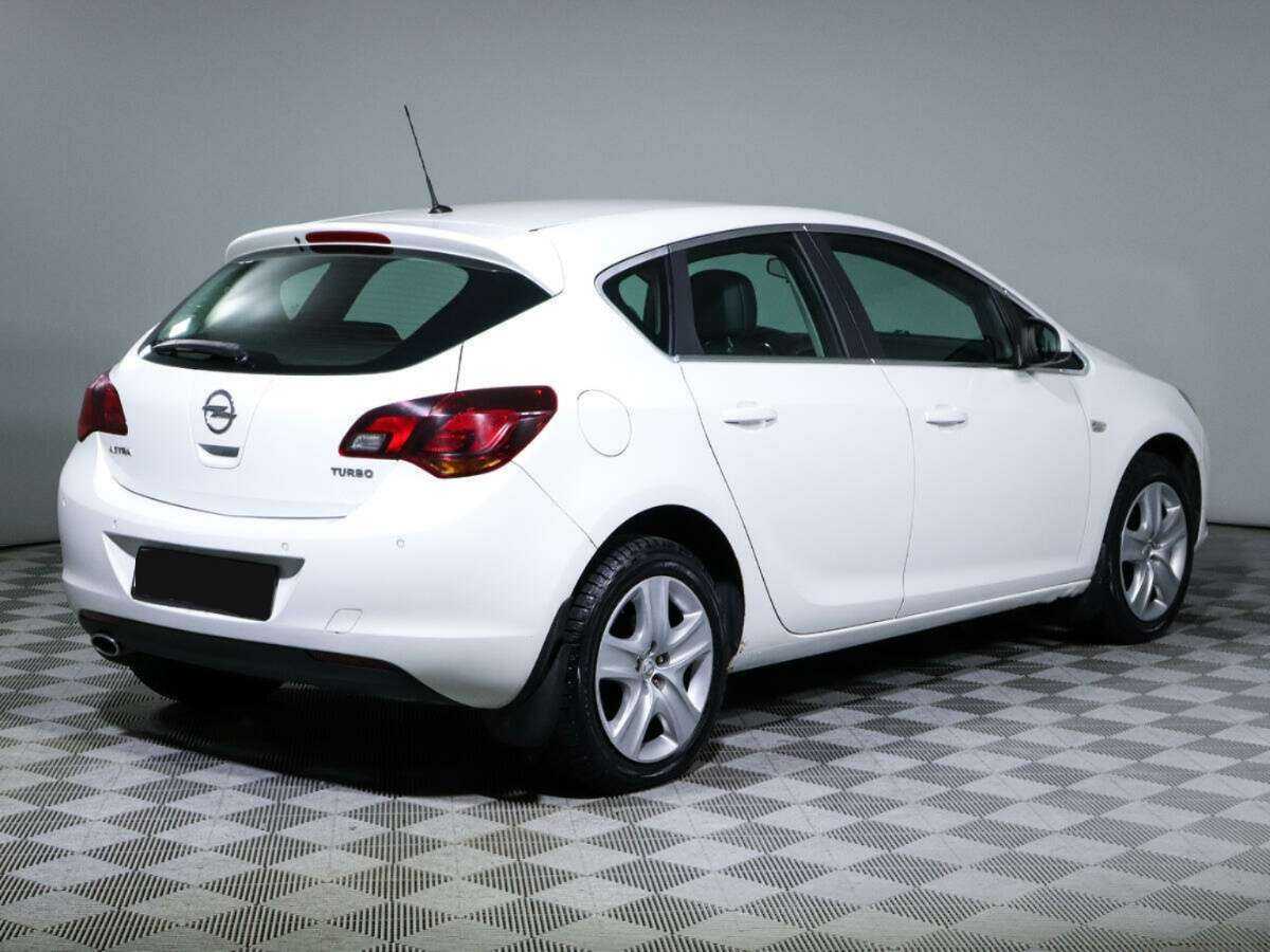 Opel Astra 2012 года с пробегом. Фото: #4