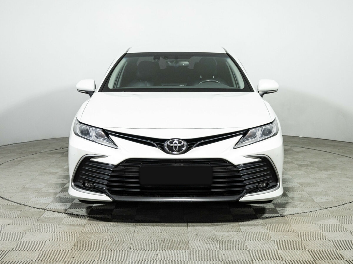 Toyota Camry 2021 года с пробегом. Фото: #1