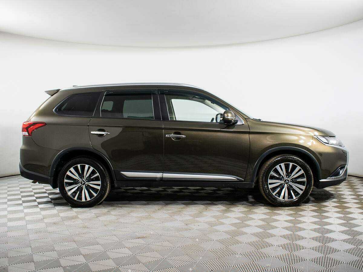 Mitsubishi Outlander 2018 года с пробегом. Фото: #0