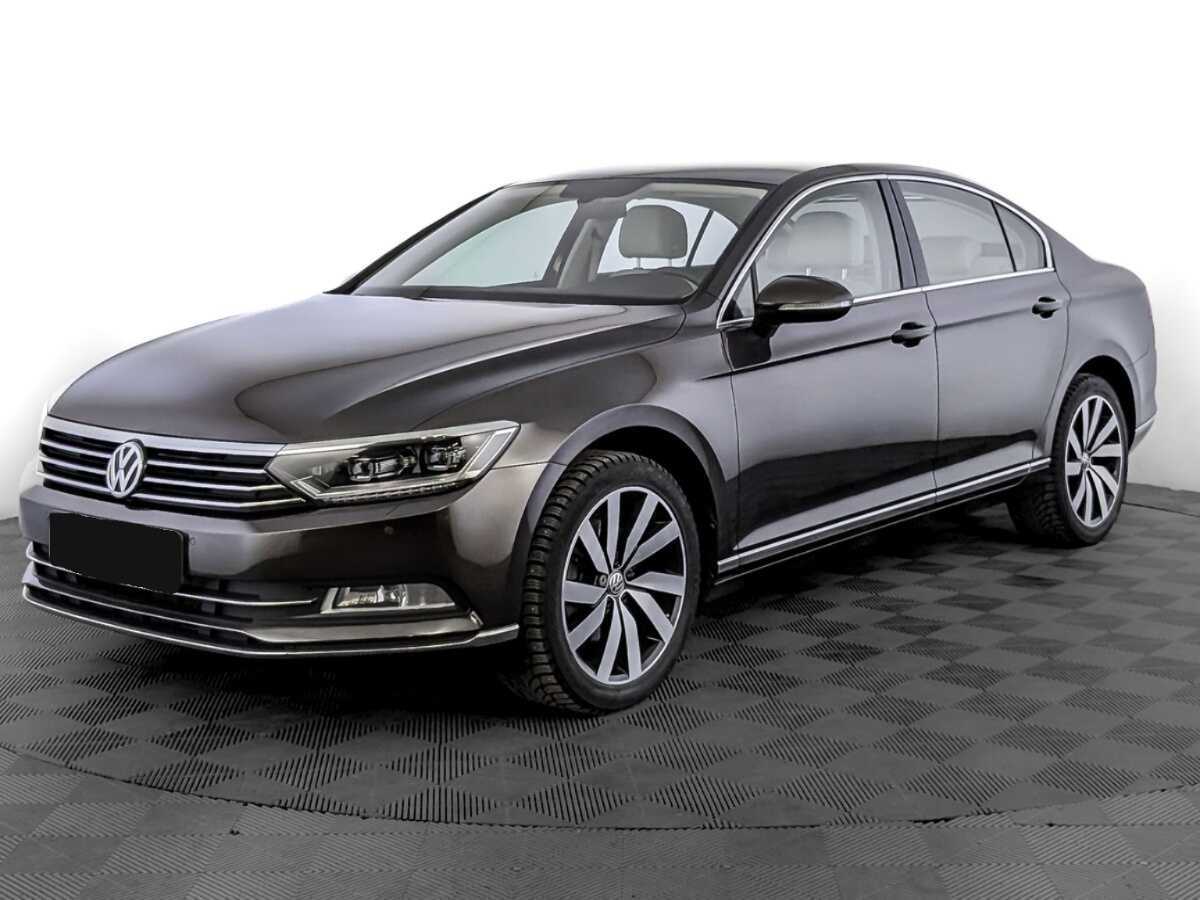 Volkswagen Passat 2017 года с пробегом. Посмотреть фото