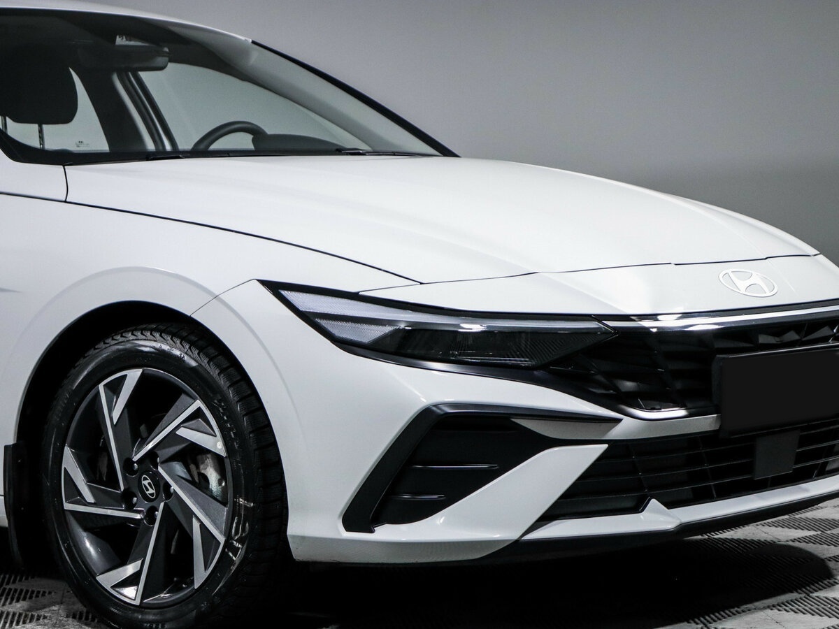 Hyundai Elantra 2023 года с пробегом. Фото: #15