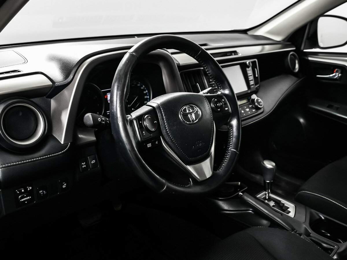Toyota RAV4 2017 года с пробегом. Фото: #11