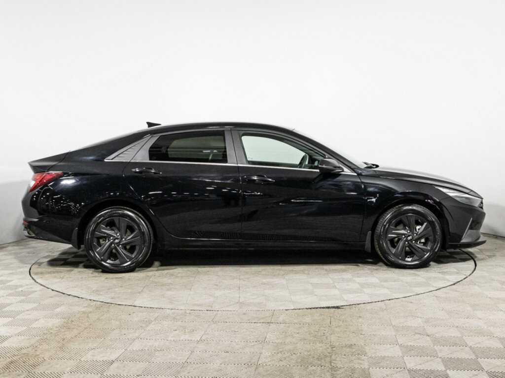 Hyundai Elantra 2021 года с пробегом. Фото: #3