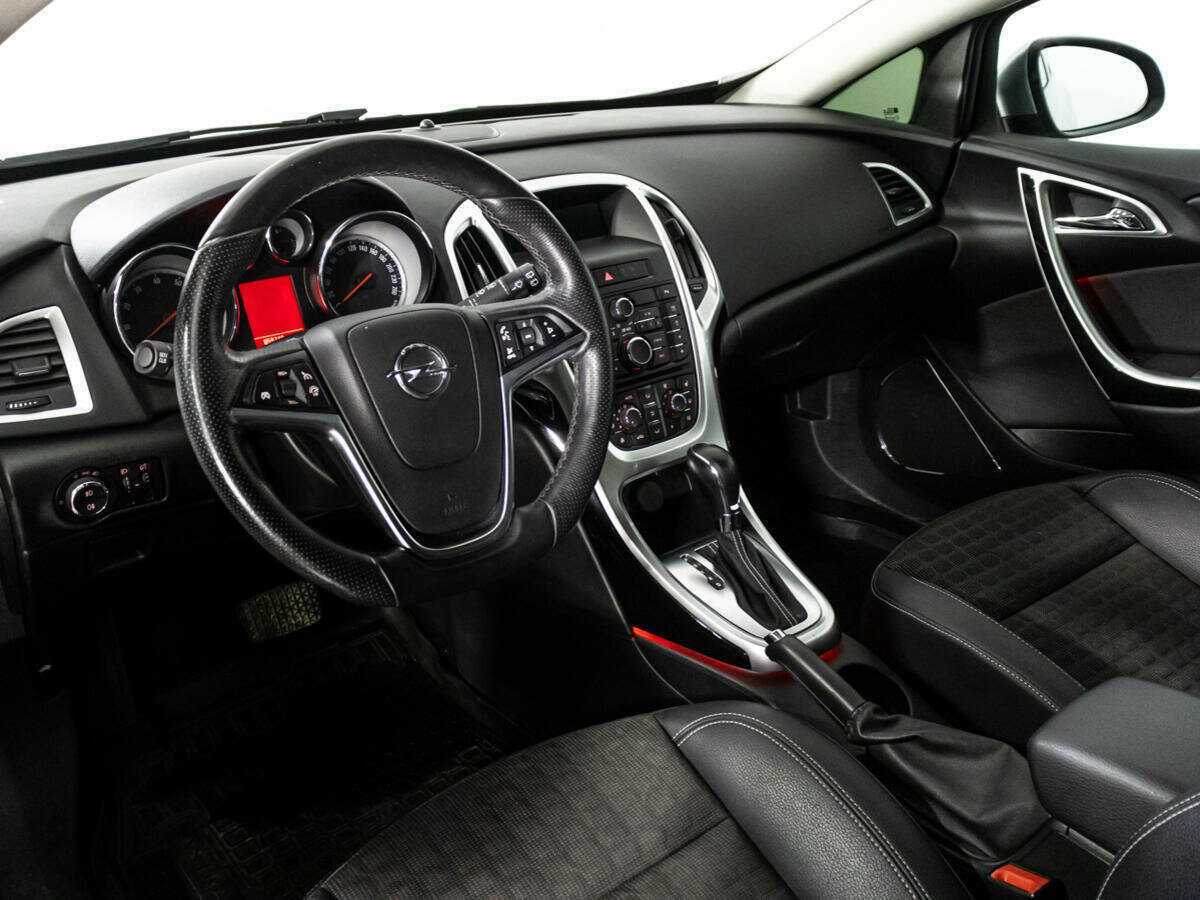 Opel Astra 2013 года с пробегом. Фото: #10