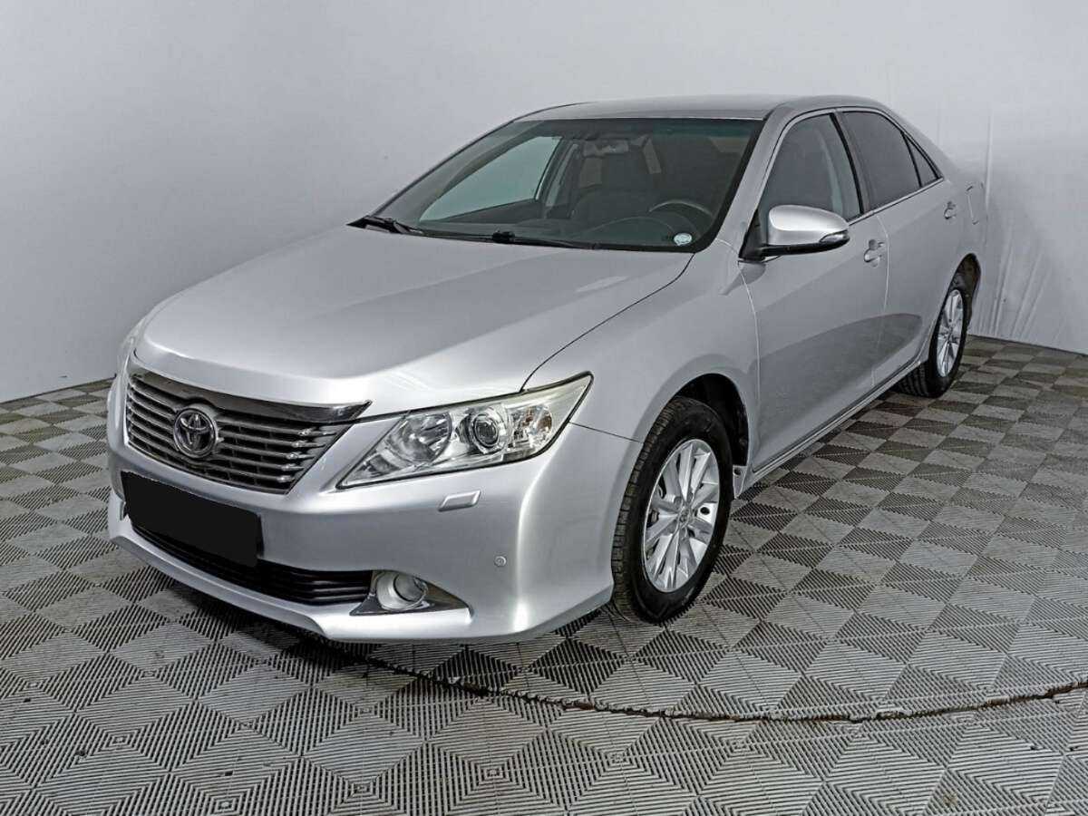 Toyota Camry 2012 года с пробегом. Посмотреть фото