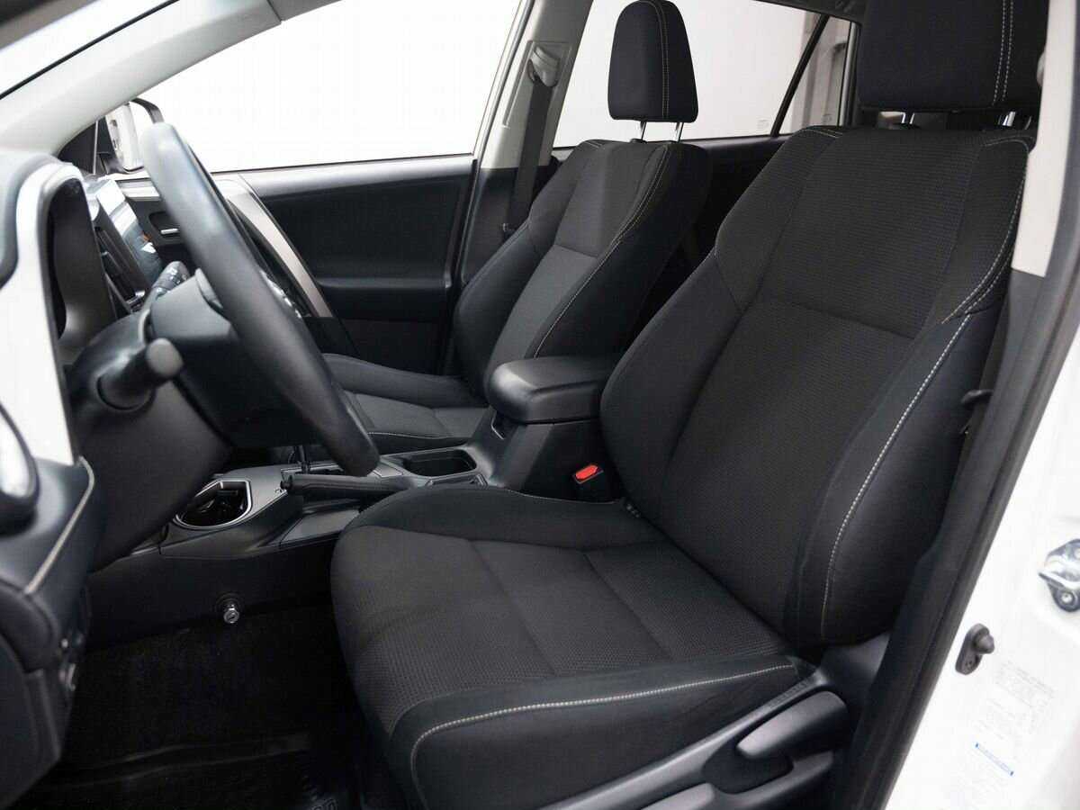 Toyota RAV4 2017 года с пробегом. Фото: #10