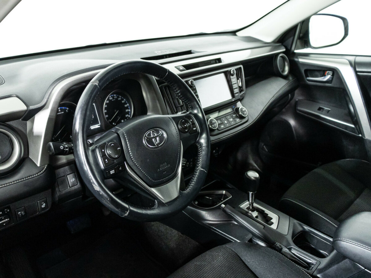 Toyota RAV4 2017 года с пробегом. Фото: #10