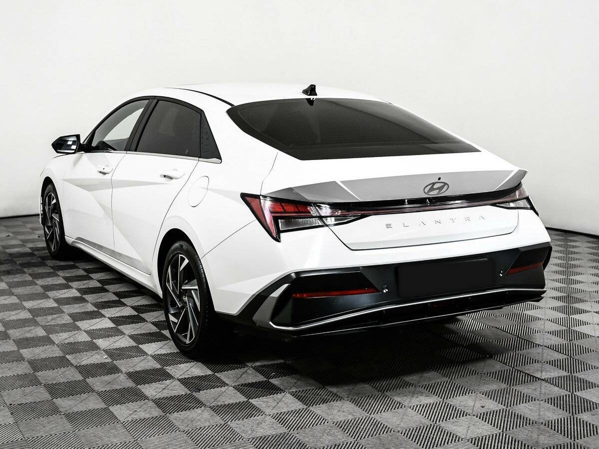 Hyundai Elantra 2023 года с пробегом. Фото: #6