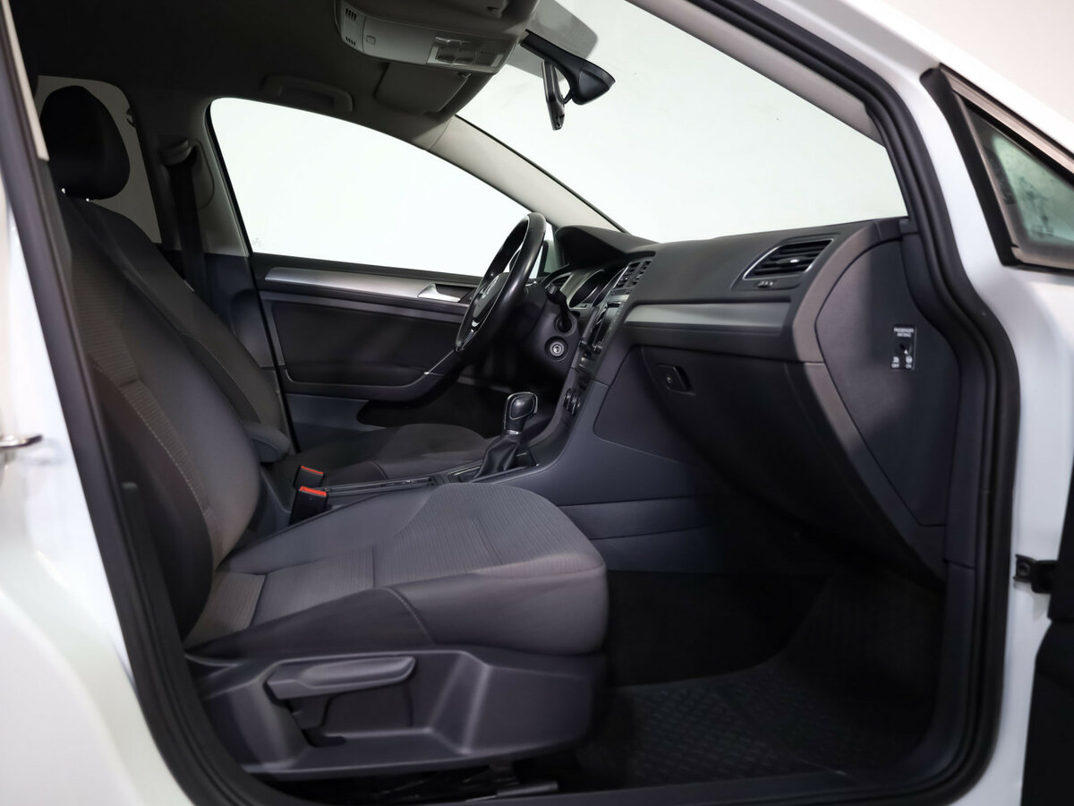 Volkswagen Golf 2015 года с пробегом. Фото: #20