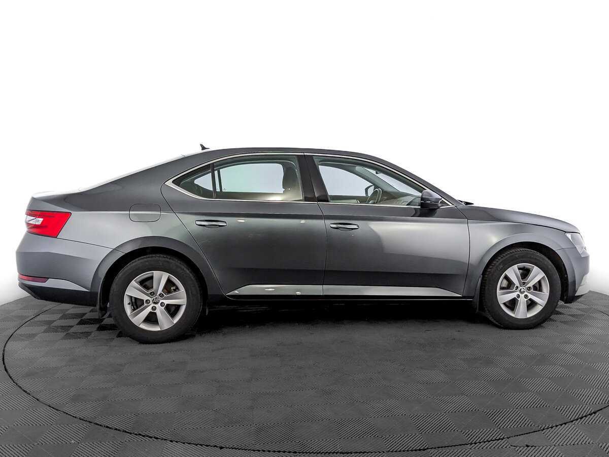Skoda Superb 2018 года с пробегом. Фото: #3