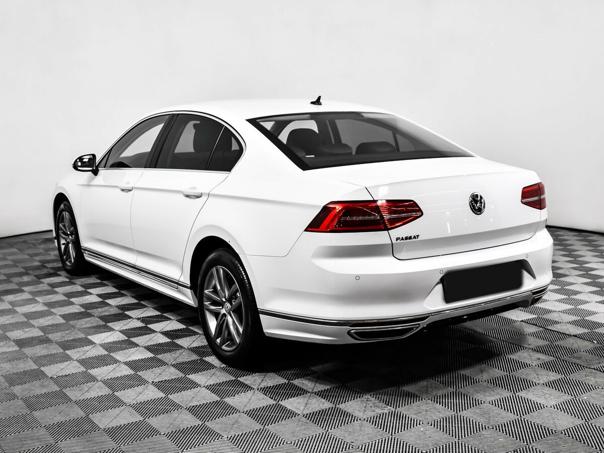 Volkswagen Passat 2018 года с пробегом. Фото: #6