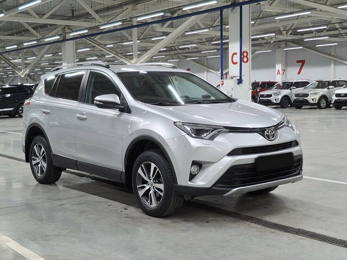 Toyota RAV4 2019 года с пробегом. Фото: #2