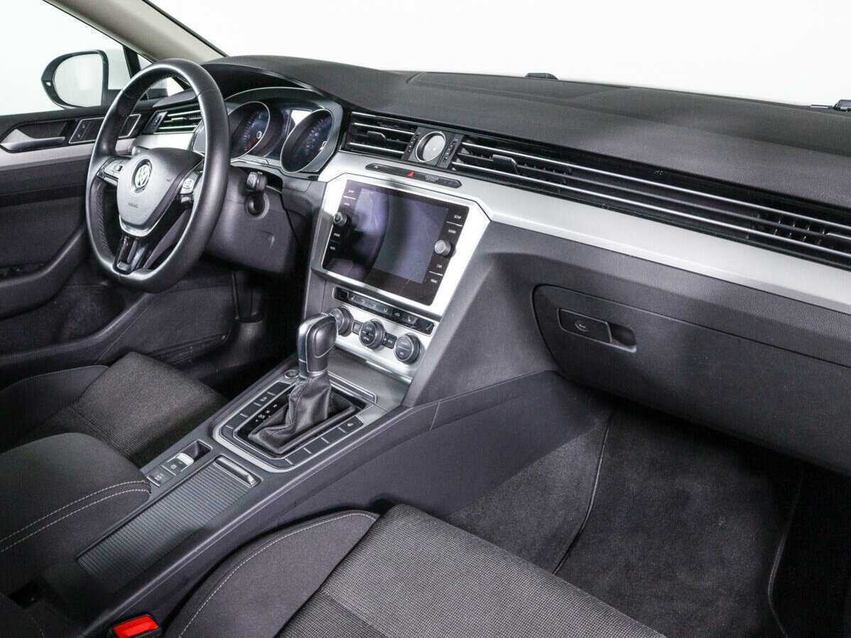 Volkswagen Passat 2019 года с пробегом. Фото: #6