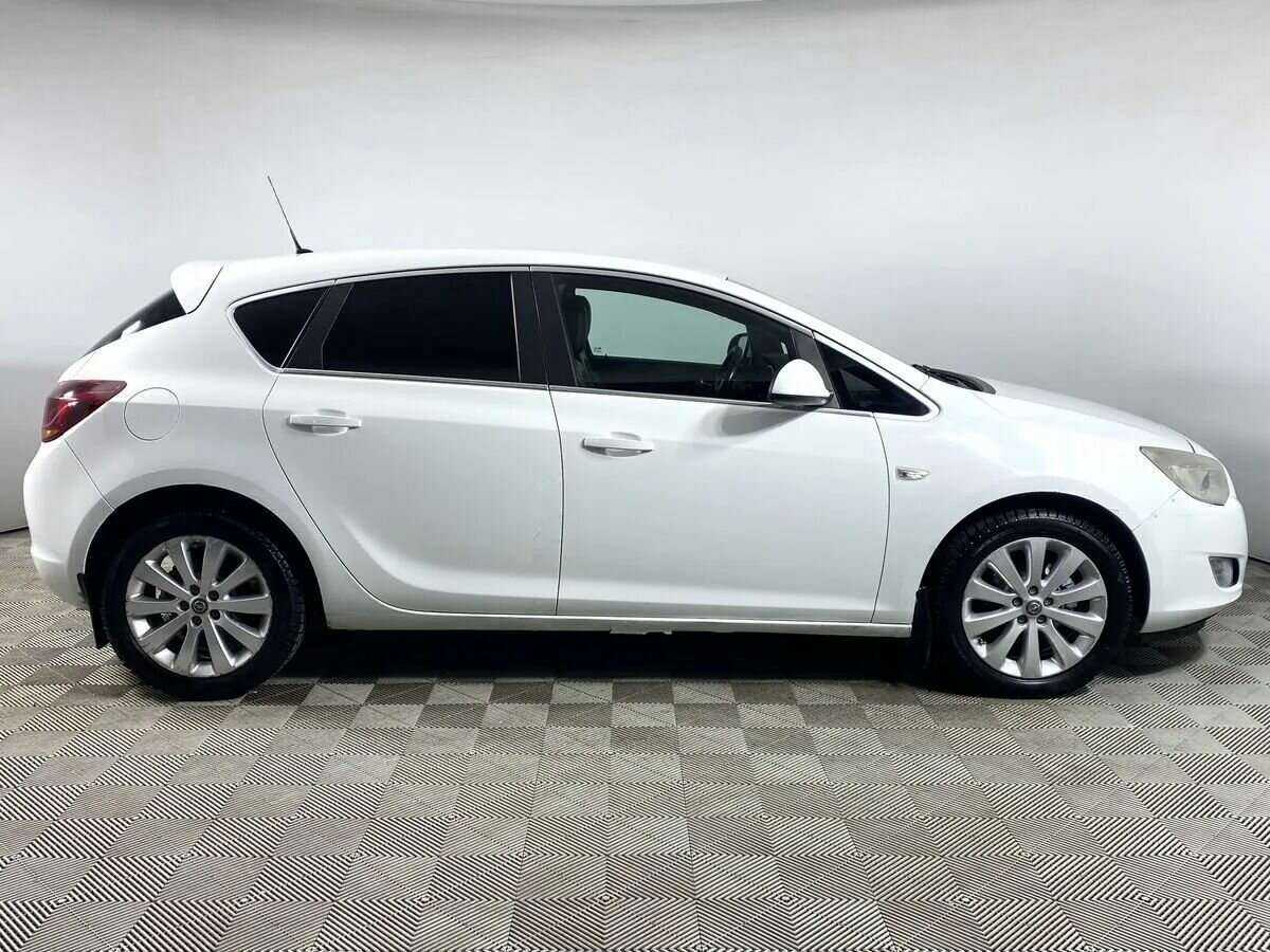 Opel Astra 2012 года с пробегом. Фото: #3