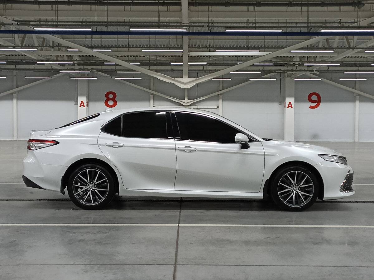 Toyota Camry 2021 года с пробегом. Фото: #3