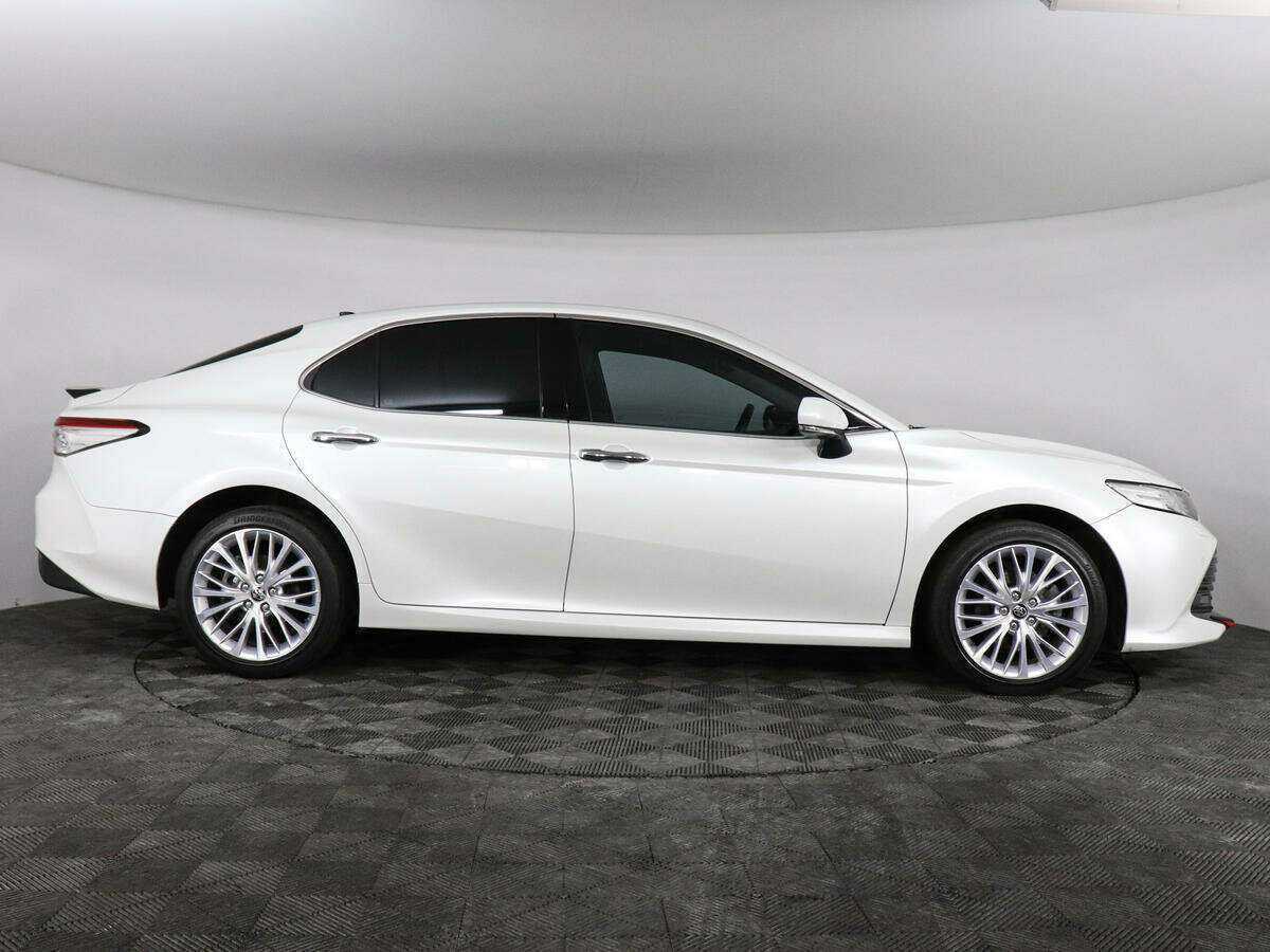 Toyota Camry 2019 года с пробегом. Фото: #3