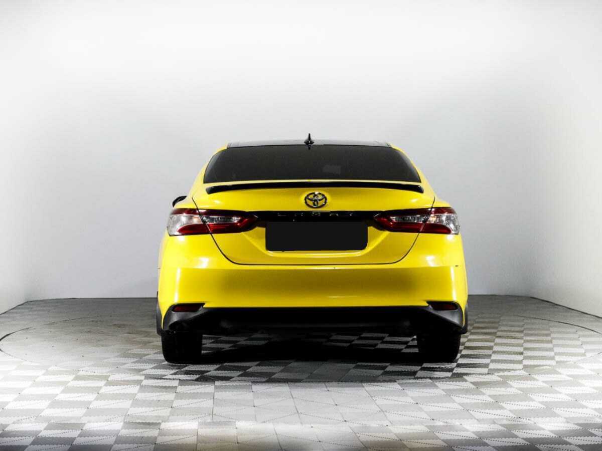 Toyota Camry 2021 года с пробегом. Фото: #5