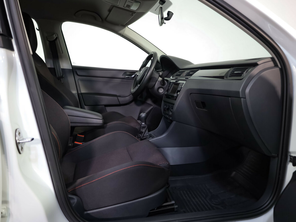 Skoda Rapid 2015 года с пробегом. Фото: #14