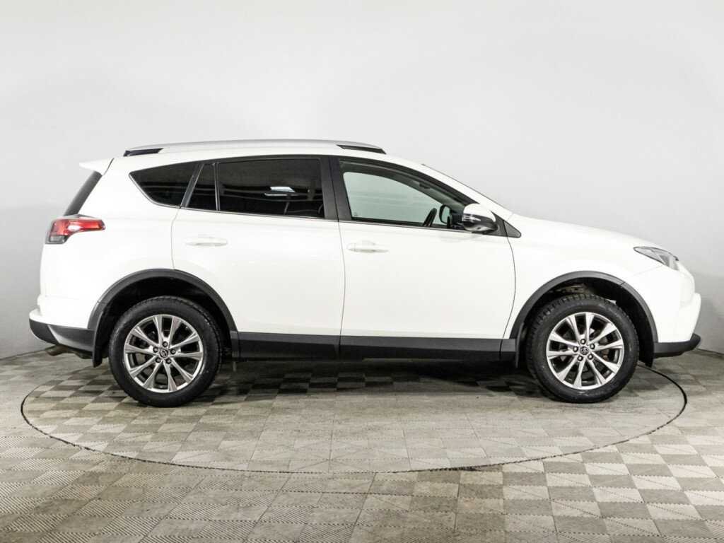 Toyota RAV4 2017 года с пробегом. Фото: #3