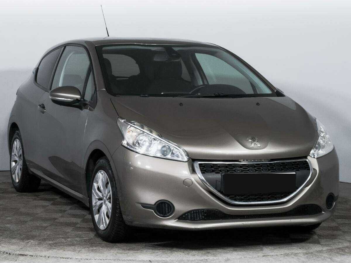 Peugeot 208 2013 года с пробегом. Фото: #2