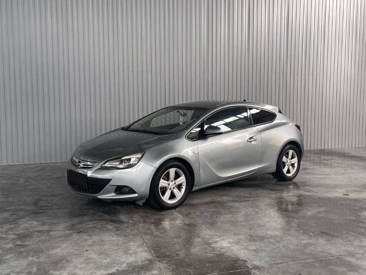 Opel Astra 2012 года с пробегом. Посмотреть фото