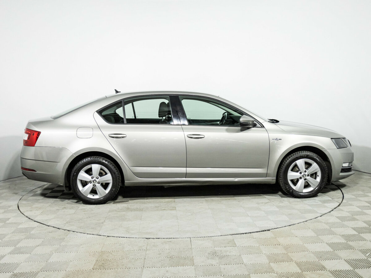 Skoda Octavia 2019 года с пробегом. Фото: #3