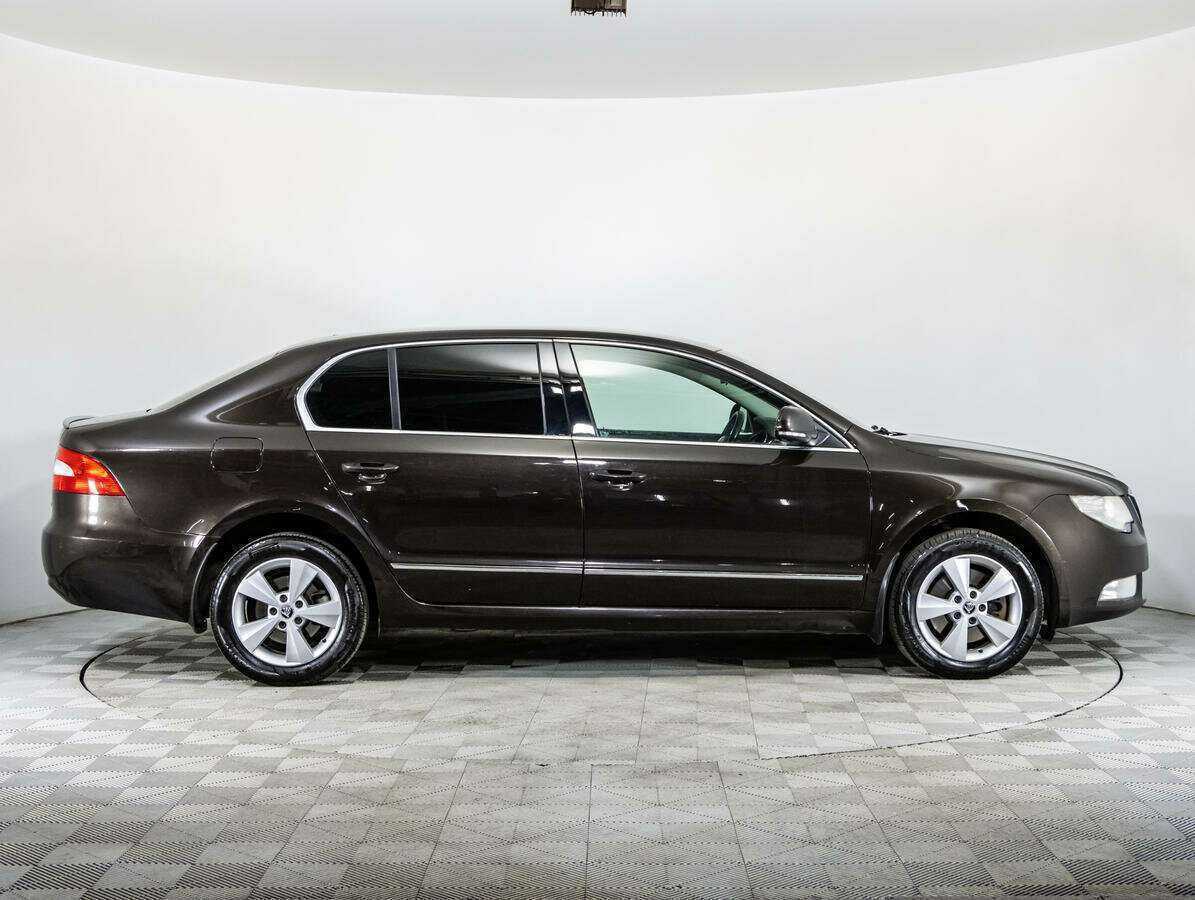 Skoda Superb 2012 года с пробегом. Фото: #3