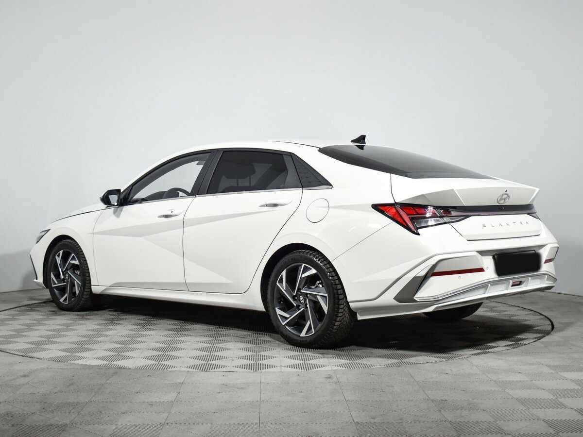 Hyundai Elantra 2023 года с пробегом. Фото: #6