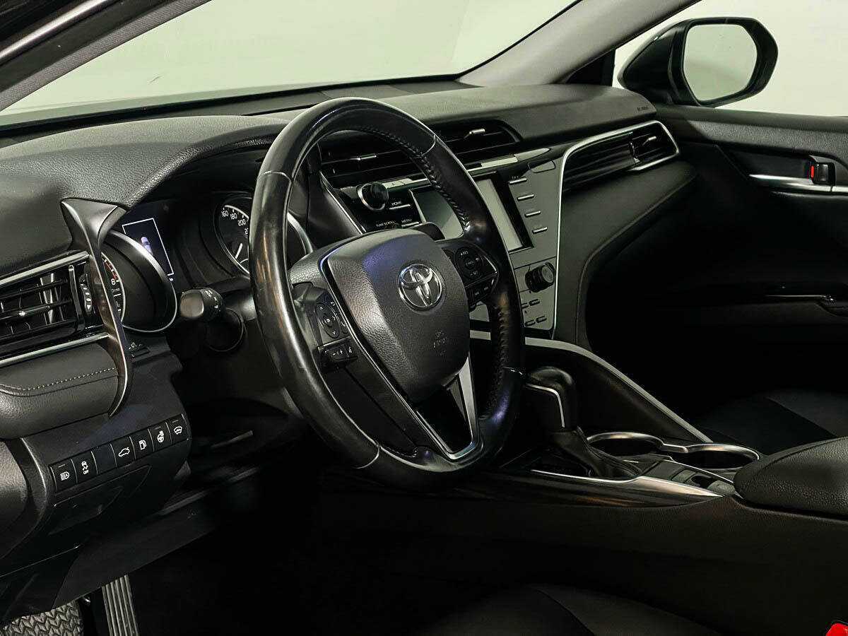 Toyota Camry 2018 года с пробегом. Фото: #12