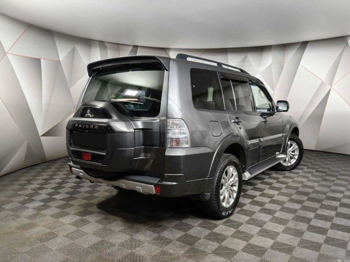 Mitsubishi Pajero 2015 года с пробегом. Фото: #1