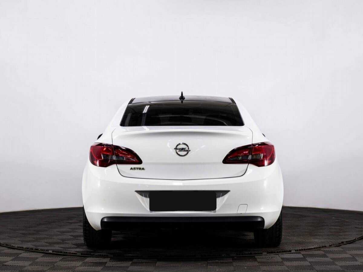 Opel Astra 2013 года с пробегом. Фото: #4