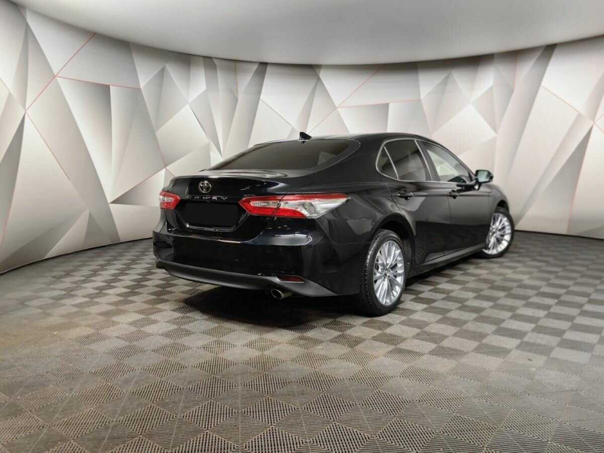 Toyota Camry 2019 года с пробегом. Фото: #1