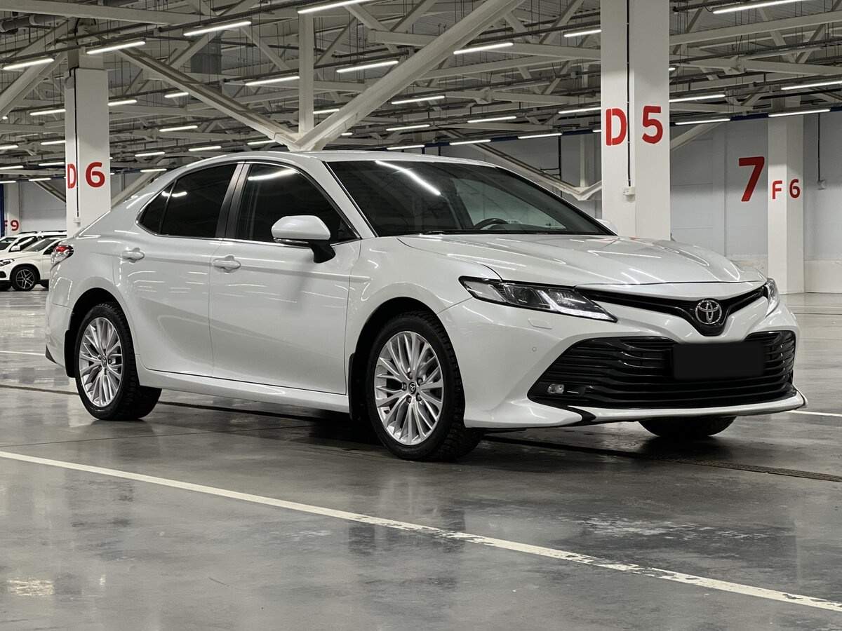 Toyota Camry 2021 года с пробегом. Фото: #2