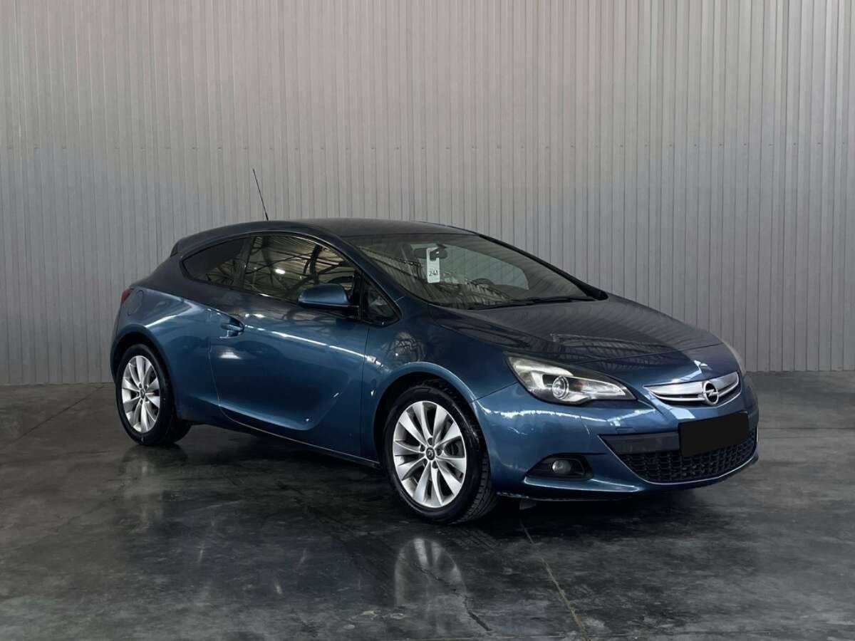Opel Astra 2014 года с пробегом. Фото: #2
