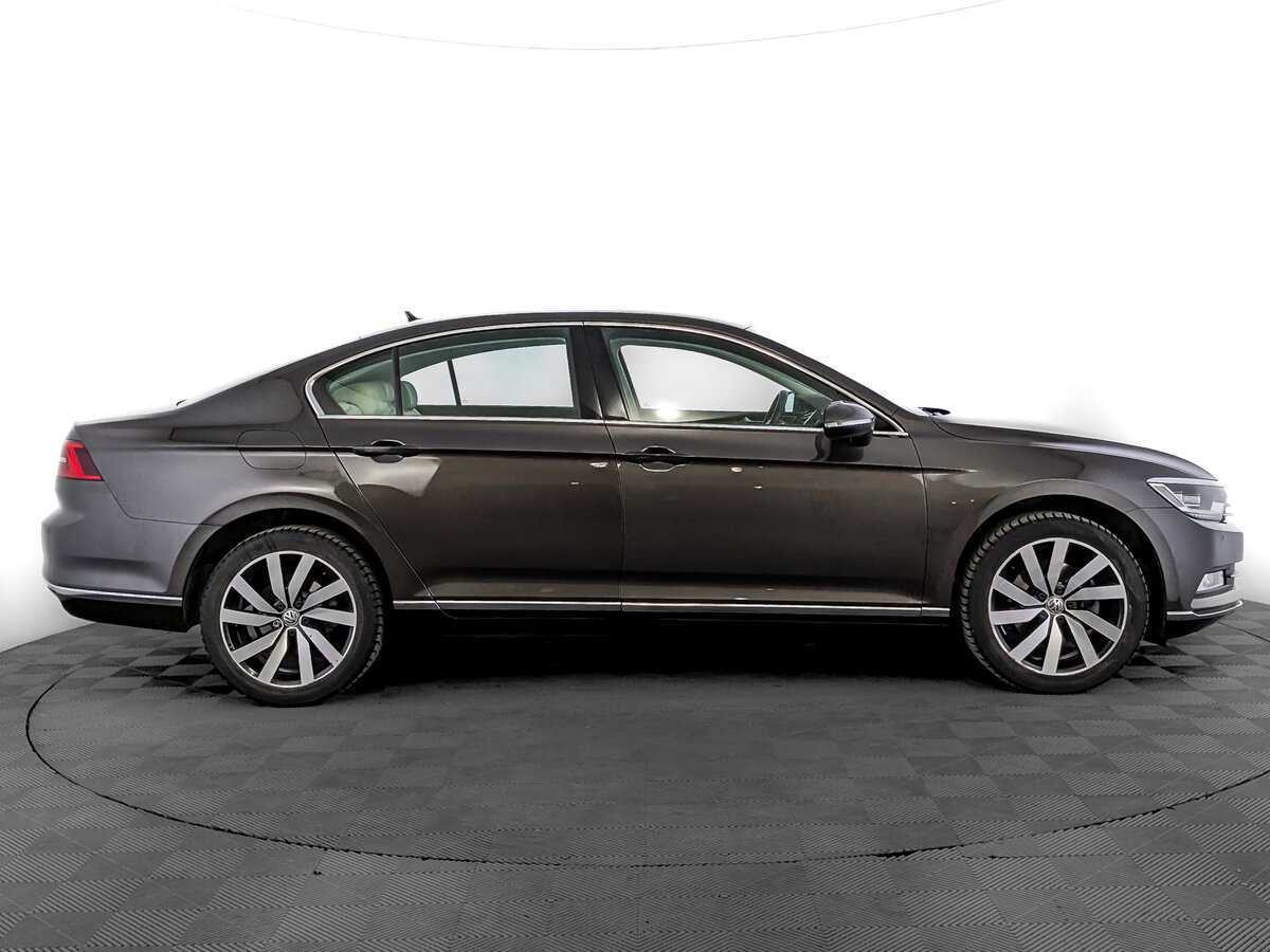 Volkswagen Passat 2017 года с пробегом. Фото: #3