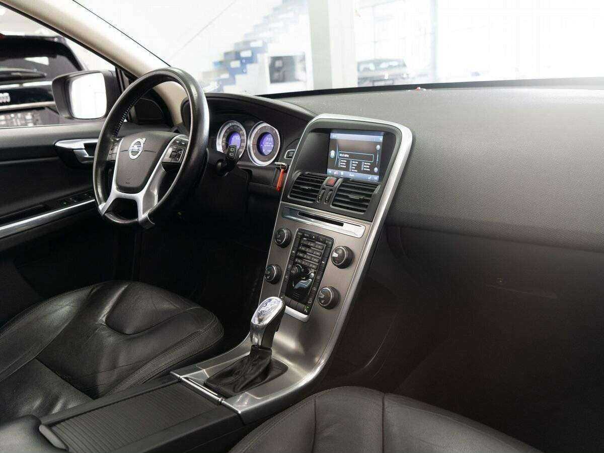 Б/У Вольво ИксЦ60 2012 года. Фото: #16