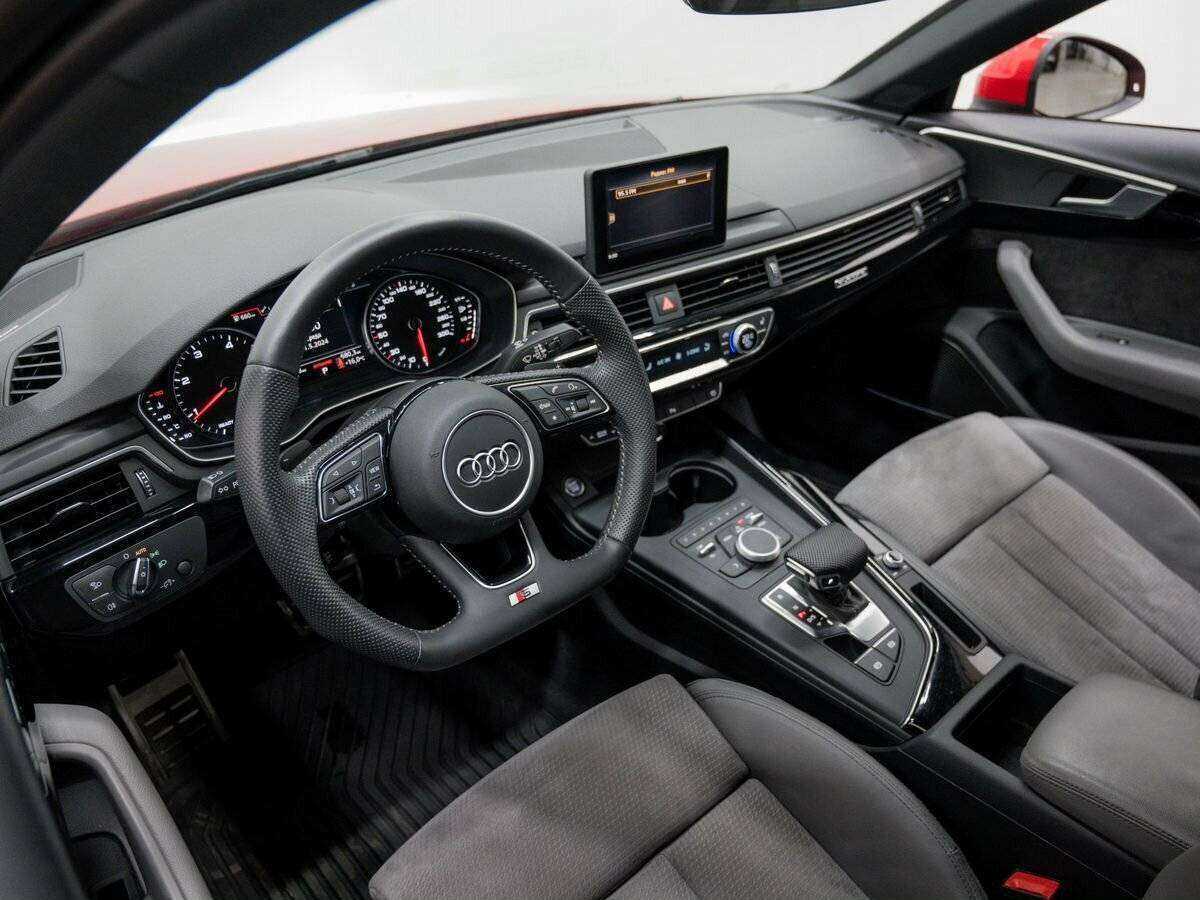 Audi A4 2019 года с пробегом. Фото: #14
