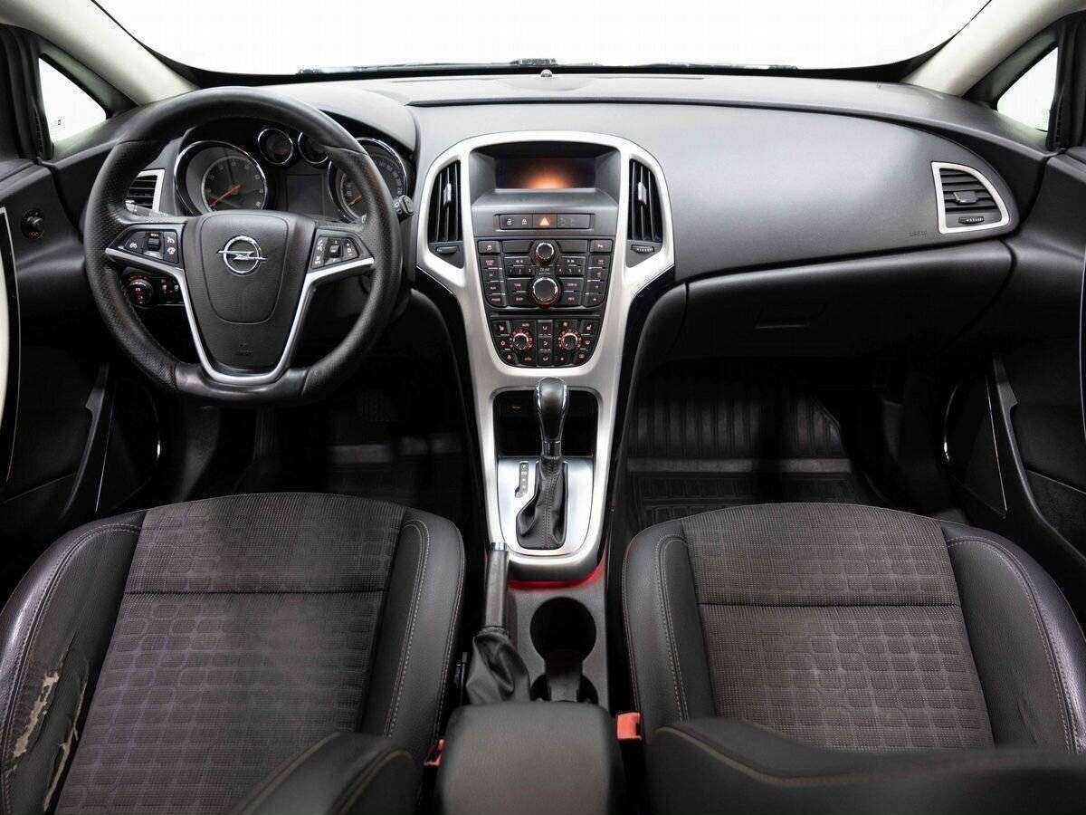 Б/У Опель Астра 2012 года. Фото: #11