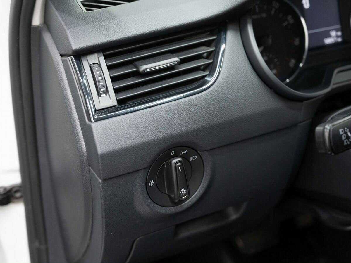 Б/У Шкода Октавия 2017 года. Фото: #17