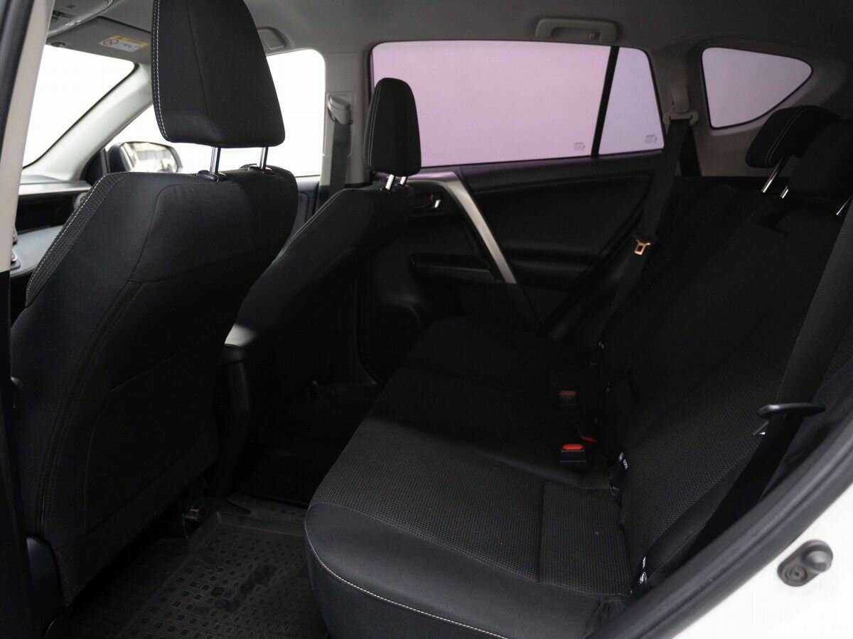 Toyota RAV4 2017 года с пробегом. Фото: #6