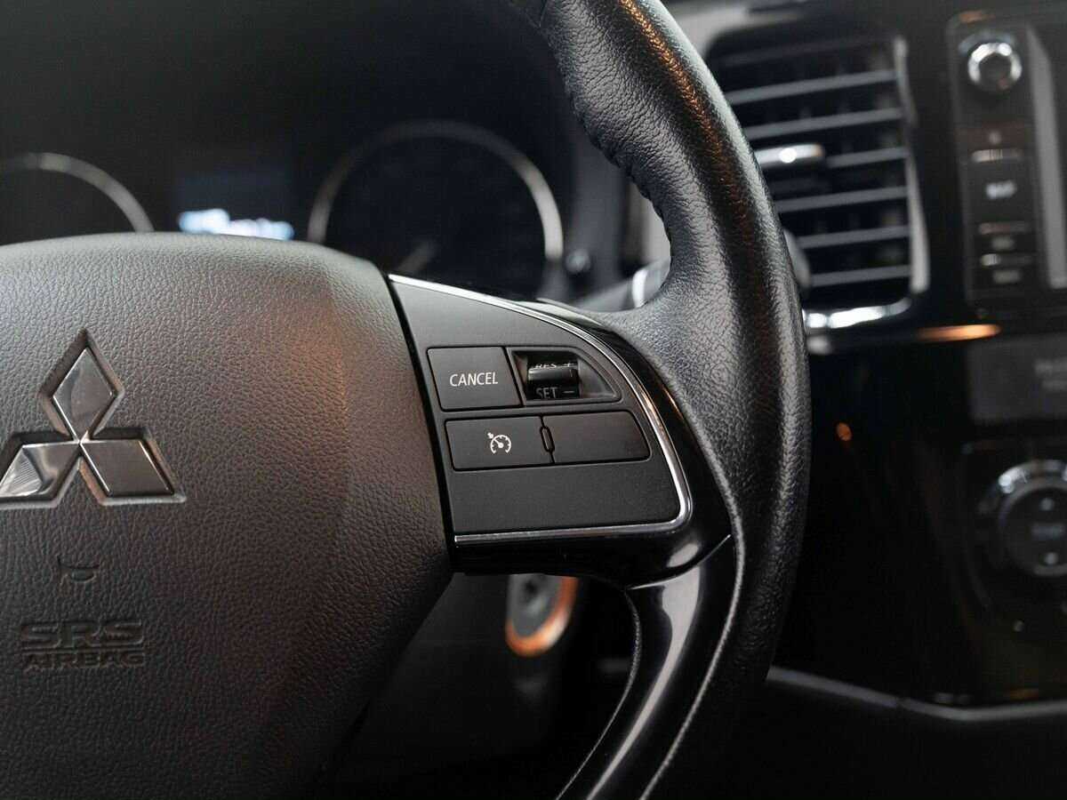 Б/У Митсубиши Оутлэндер 2016 года. Фото: #15