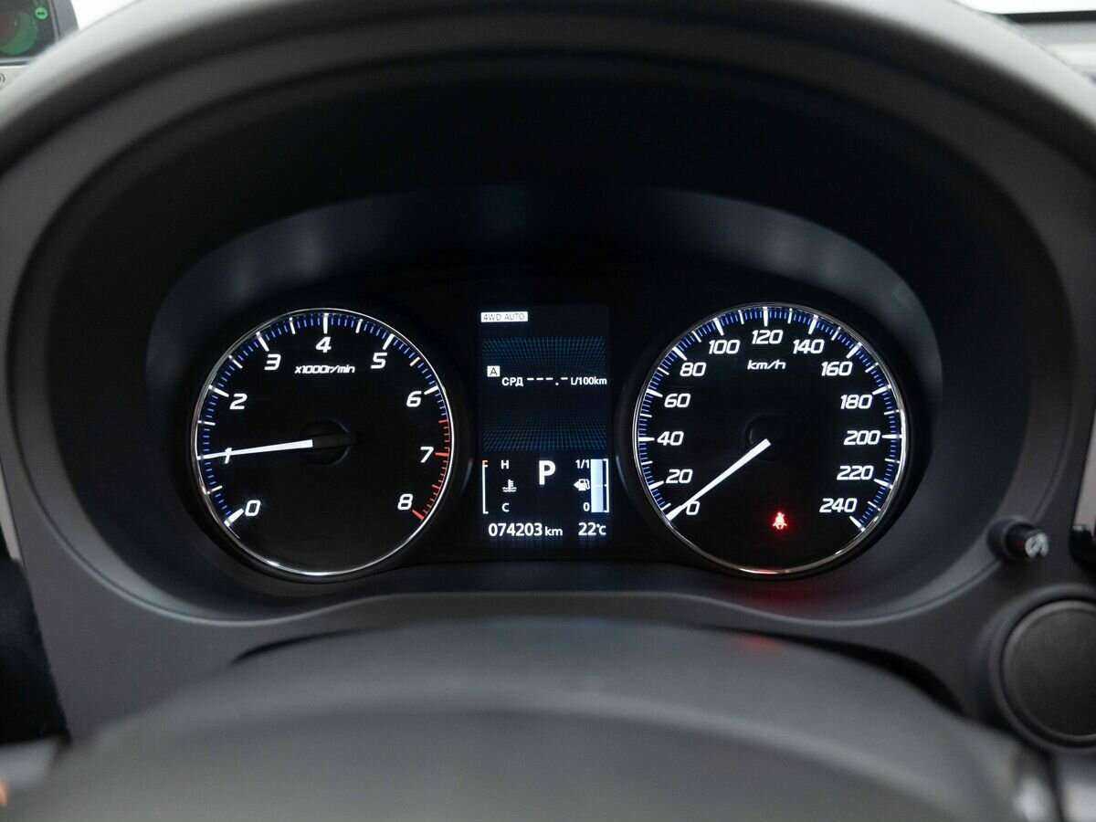 Б/У Митсубиши Оутлэндер 2016 года. Фото: #16