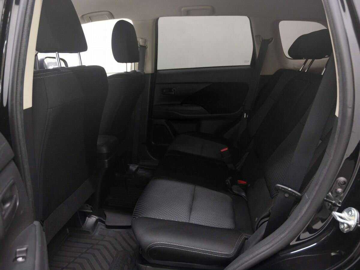 Б/У Митсубиши Оутлэндер 2018 года. Фото: #8