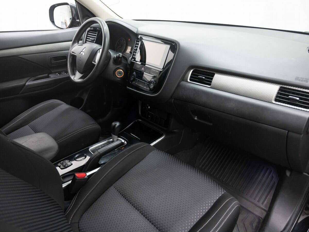 Б/У Митсубиши Оутлэндер 2018 года. Фото: #10