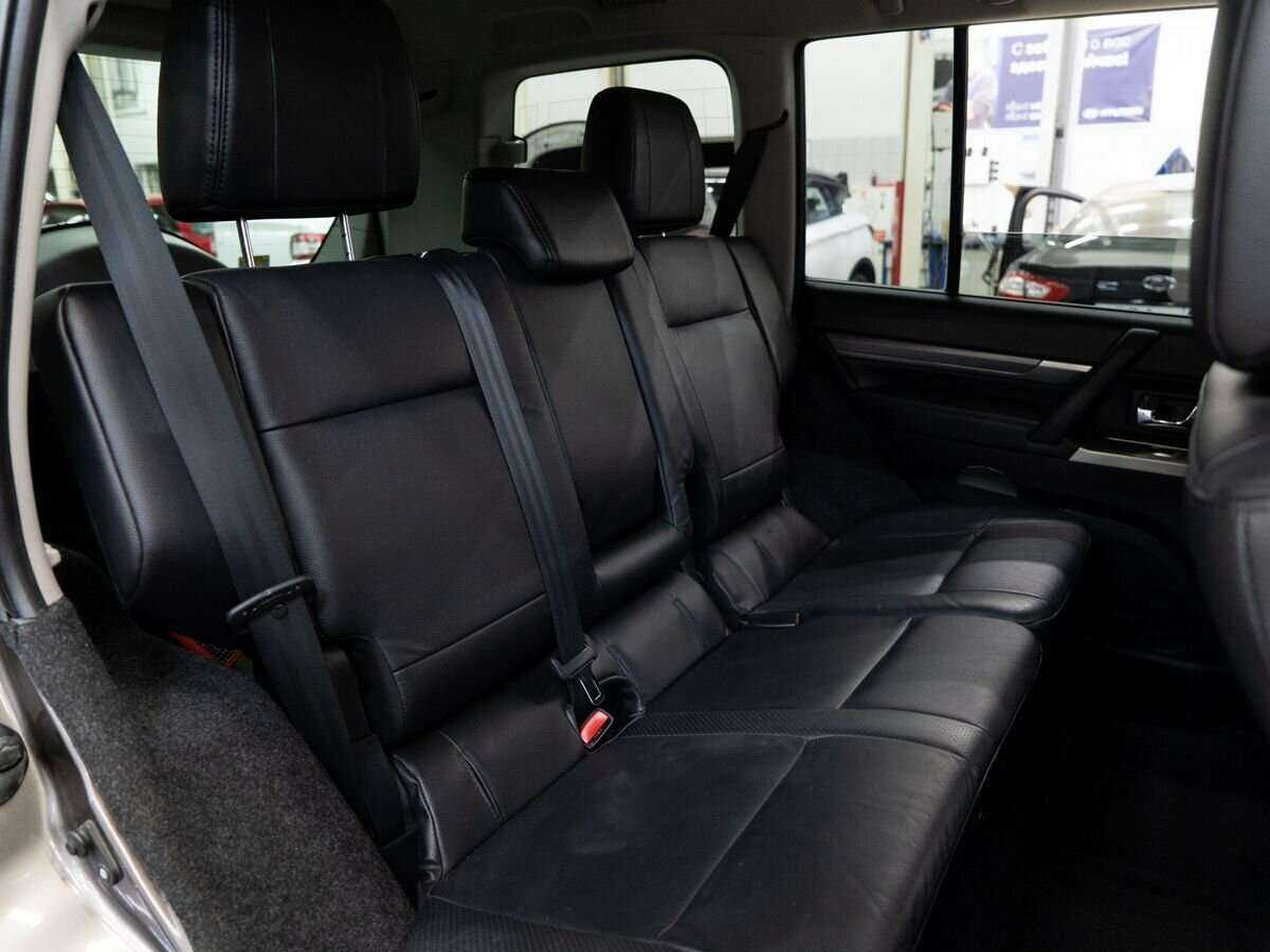 Б/У Митсубиши Паджеро 2012 года. Фото: #8