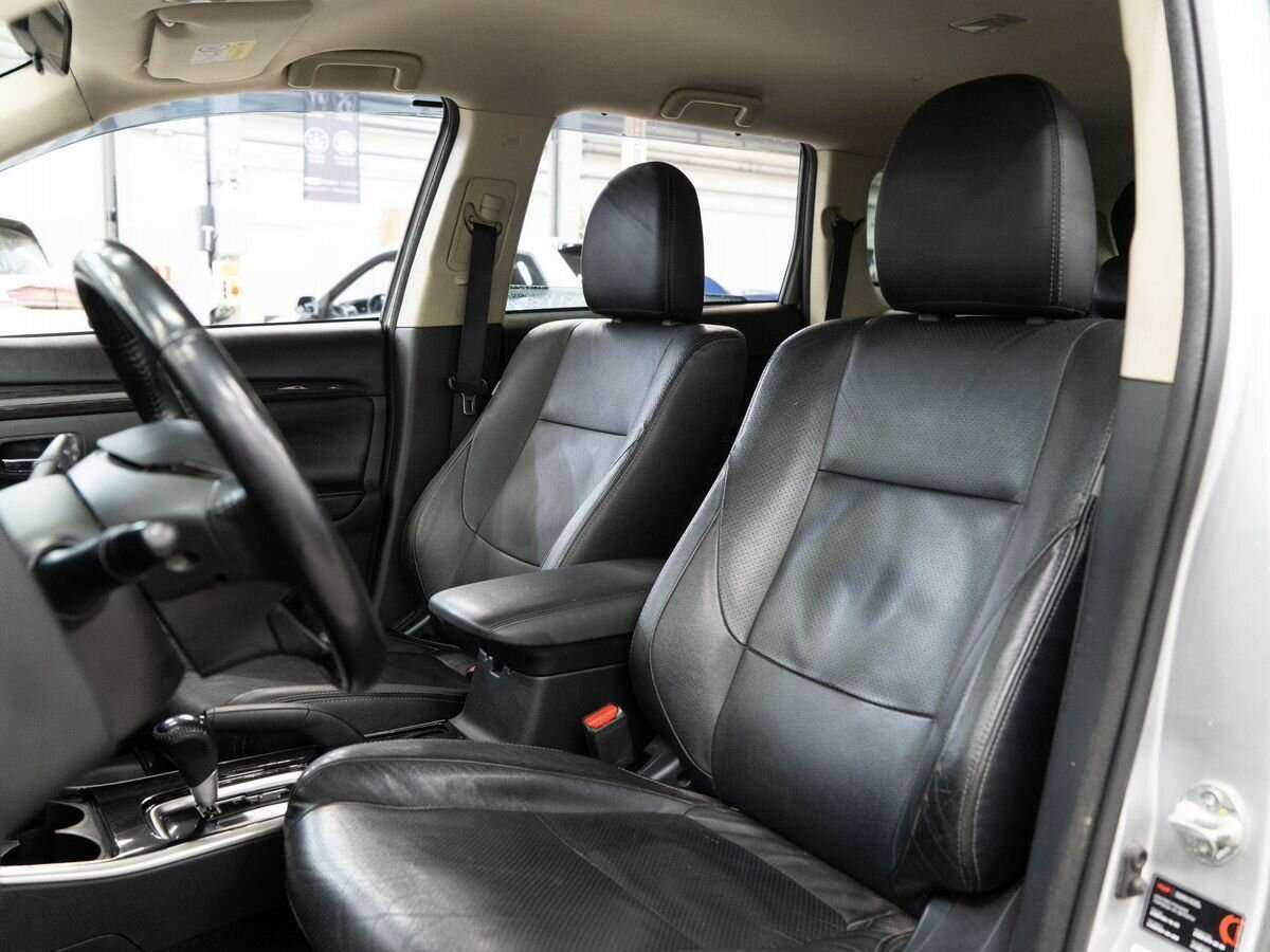 Б/У Митсубиши Оутлэндер 2017 года. Фото: #5