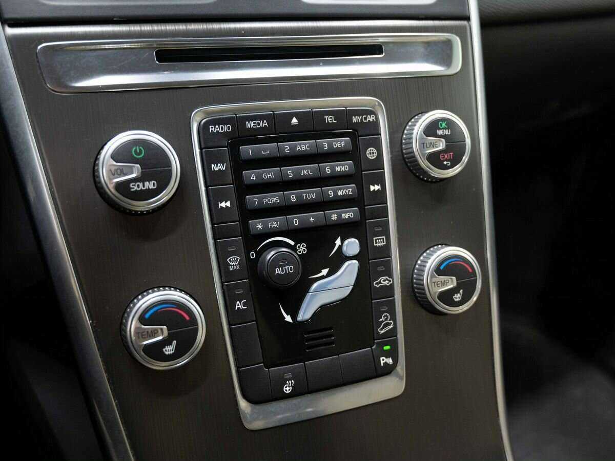 Б/У Вольво ИксЦ60 2014 года. Фото: #21