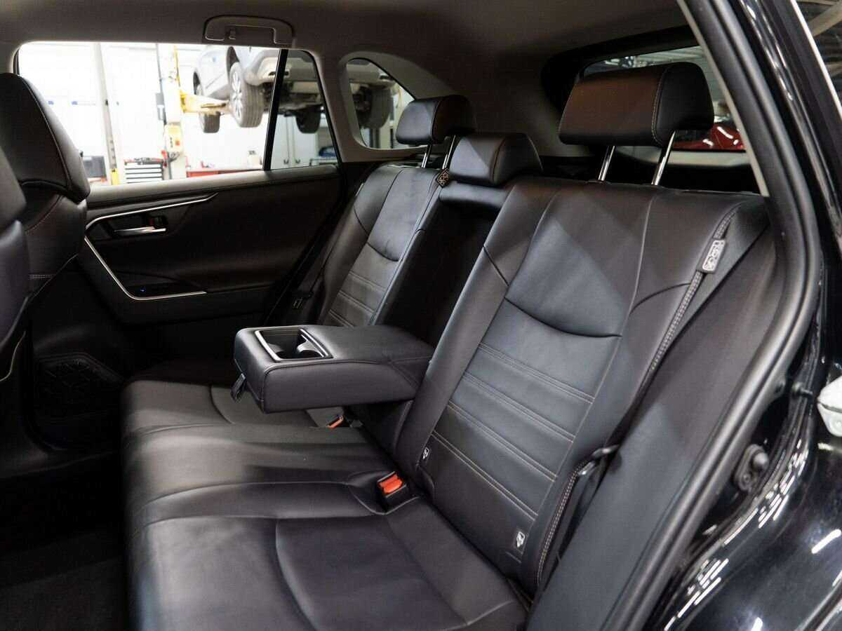 Toyota RAV4 2020 года с пробегом. Фото: #6