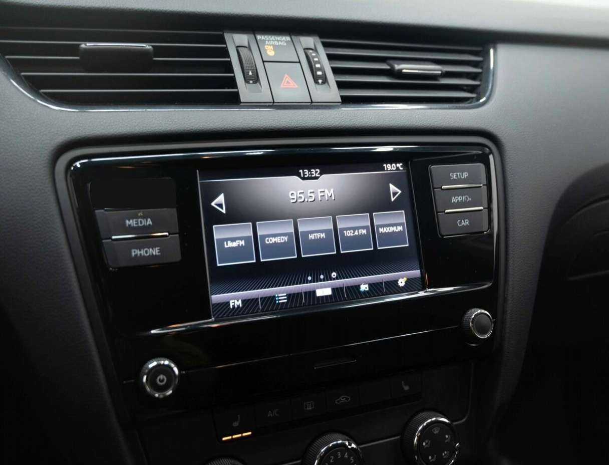 Б/У Шкода Октавия 2019 года. Фото: #18